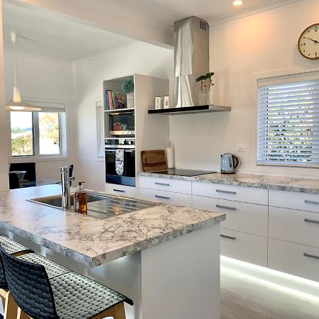 Coromandel Town Harbourside Cottage Luxury Accommodation Buitenkant foto