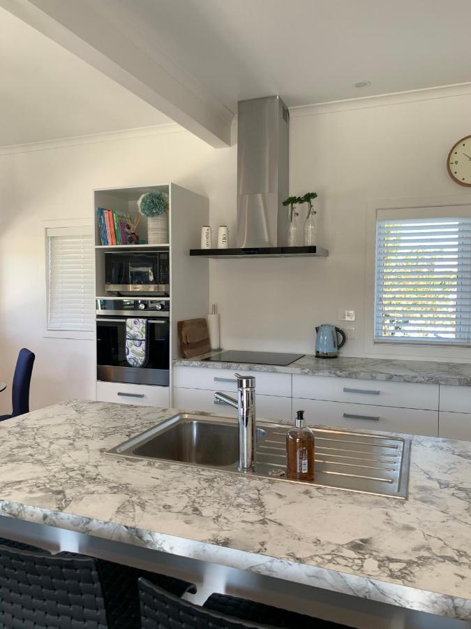 Coromandel Town Harbourside Cottage Luxury Accommodation Buitenkant foto